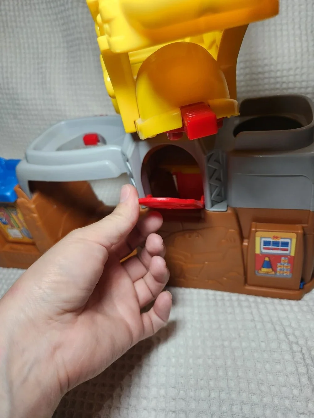 Fisher-Price Yellow Construction 2007 Playset w/ Dump Truck And Figures Working